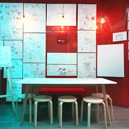 Pilot Design & Bar Хостел Порту